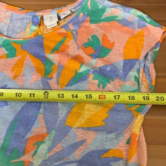 Joie 100% linen, cap sleeves, opaque, buttons down back, loose fitting floral - Picture 4 of 7